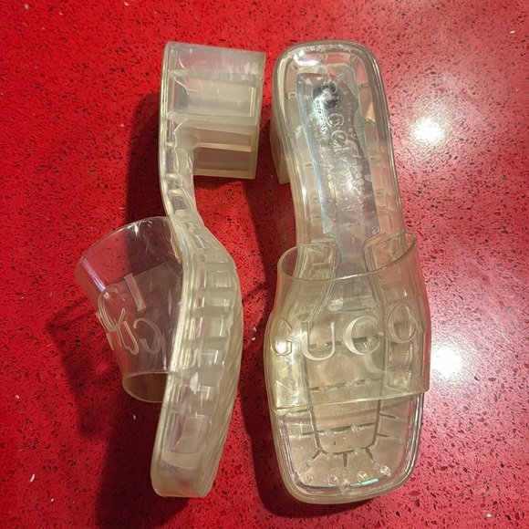 *SOLD* EUC GUCCI RUBBER SLIDES - Picture 1 of 9